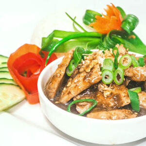 33. Kjøtt i peppersaus med sprøstekt hvitløk